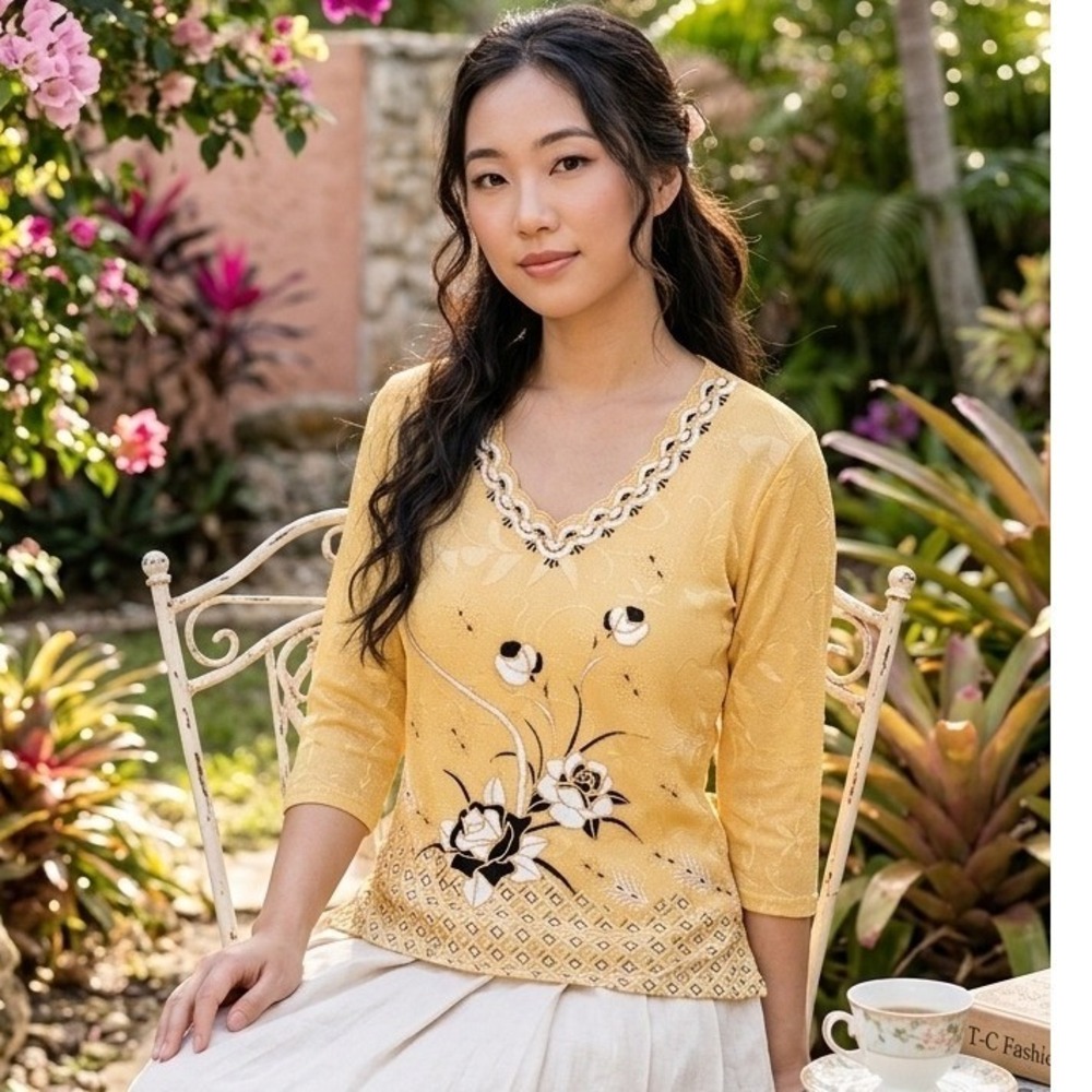 T-C Fashion M Yellow Floral Embroidered V-Neck Blouse Medium 3/4 Sleeve Y2K